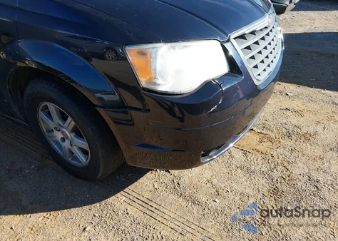 2010 Chrysler Town & Country Touring z USA, uszkodzony, nr VIN 2A4RR5D15AR300177